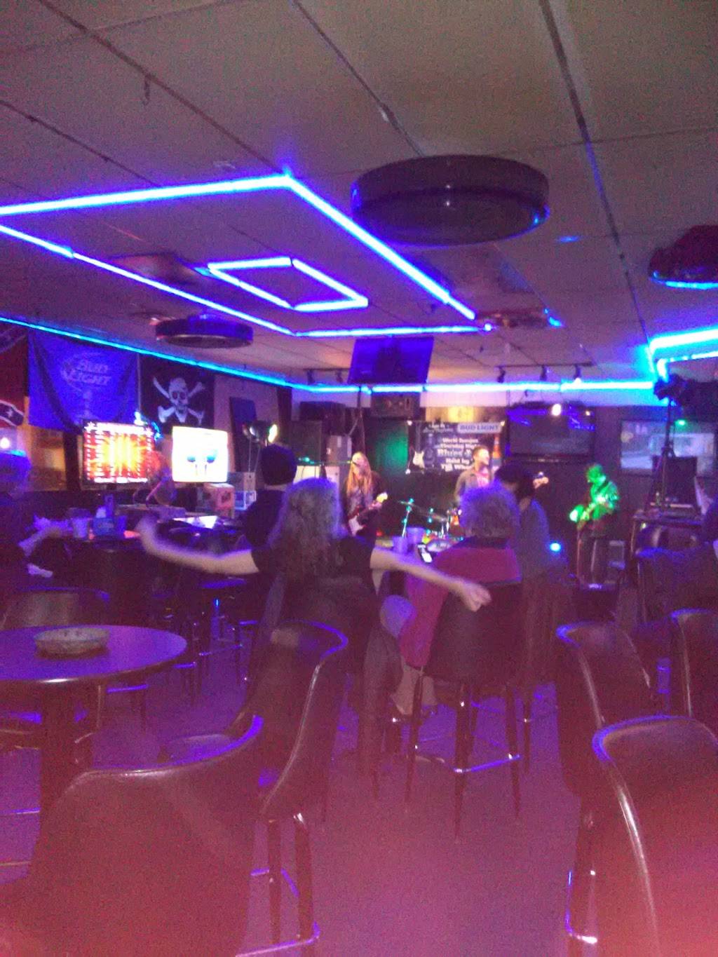 The Wheel Bar And Lounge | restaurant | 534 SE Broad St, Murfreesboro, TN 37130, USA | 6152952862 OR +1 615-295-2862