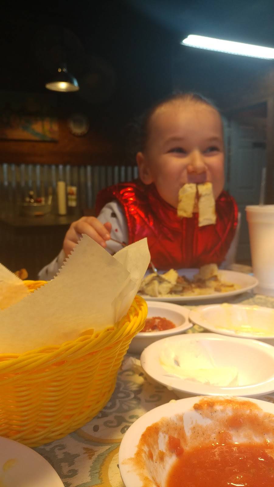 El Rio | restaurant | 49122 US-52, Kermit, WV 25674, USA | 3043936908 OR +1 304-393-6908