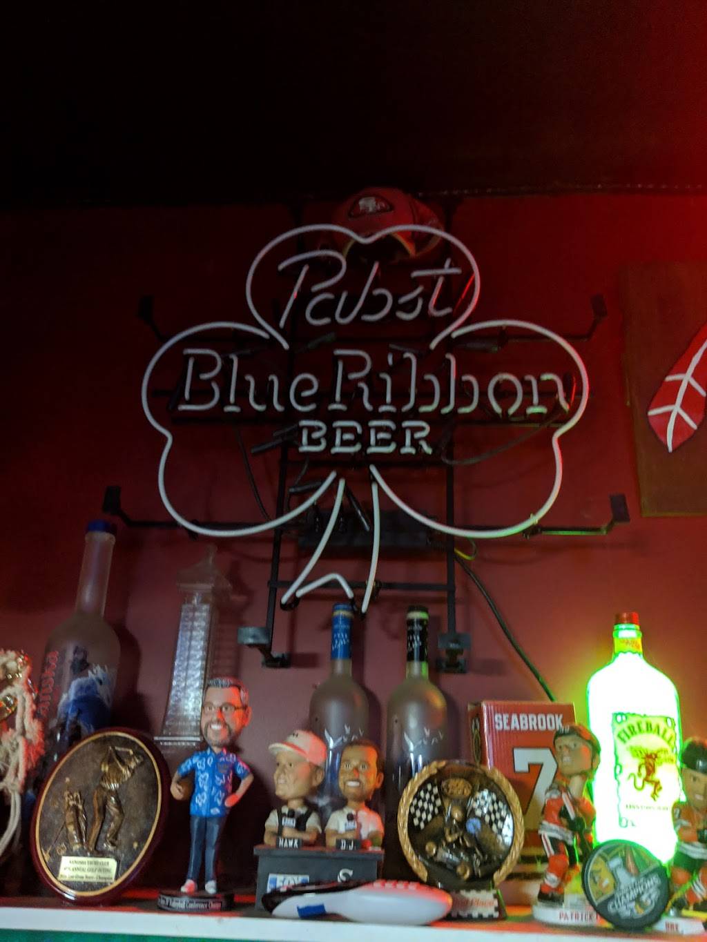 The Hawks Garage | restaurant | 1531 Southport Ct, Zion, IL 60099, USA | 8722566992 OR +1 872-256-6992