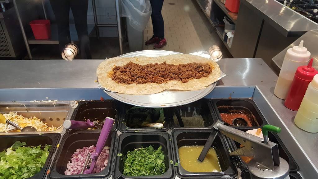 Izzos Illegal Burrito - Harvey | restaurant | 1901 Manhattan Blvd #101, Harvey, LA 70058, USA | 5045706077 OR +1 504-570-6077