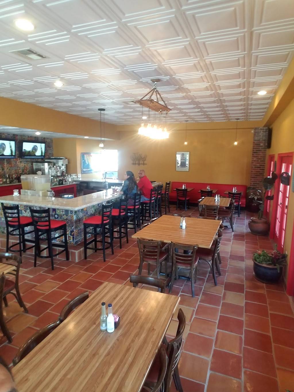Marinas Mexican Restaurant & Bar - New Braunfels | restaurant | 598 Landa St, New Braunfels, TX 78130, USA | 8306250122 OR +1 830-625-0122