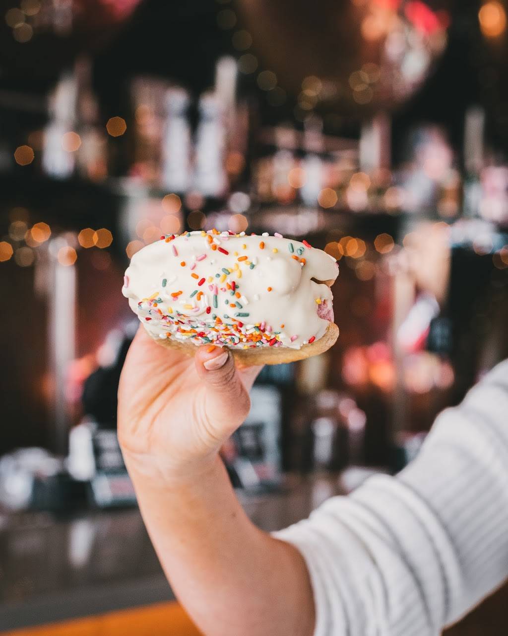 Colin Cowherds The Herd | restaurant | 21770 Del Amo Cir E, Torrance, CA 90503, USA | 3102949838 OR +1 310-294-9838