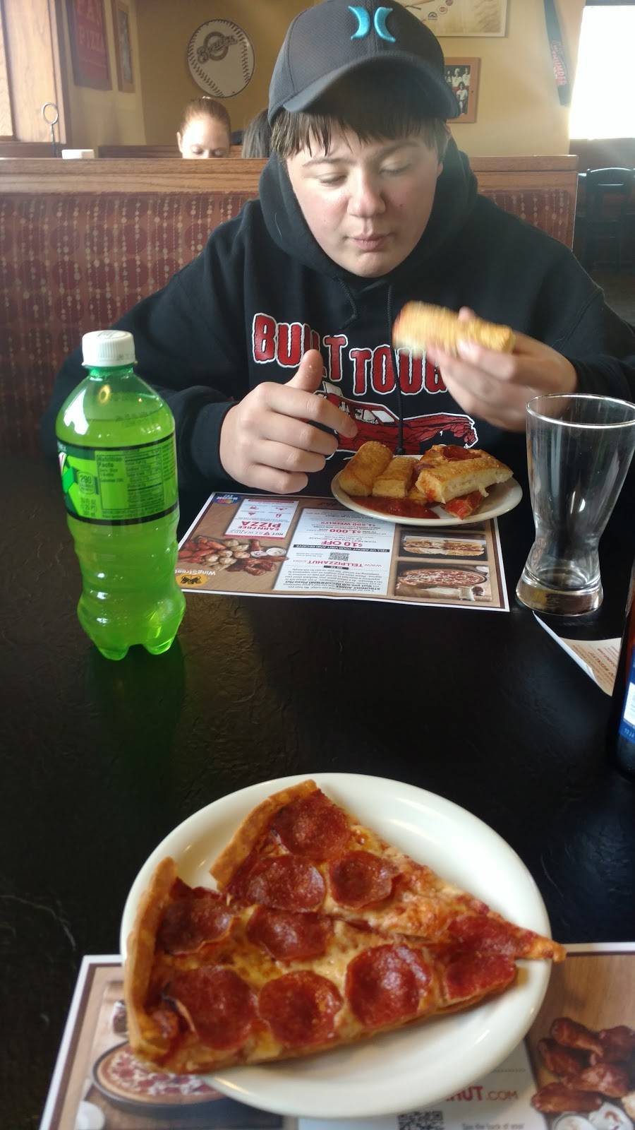 Pizza Hut | meal takeaway | 1501 S Marquette Rd, Prairie du Chien, WI 53821, USA | 6083268000 OR +1 608-326-8000