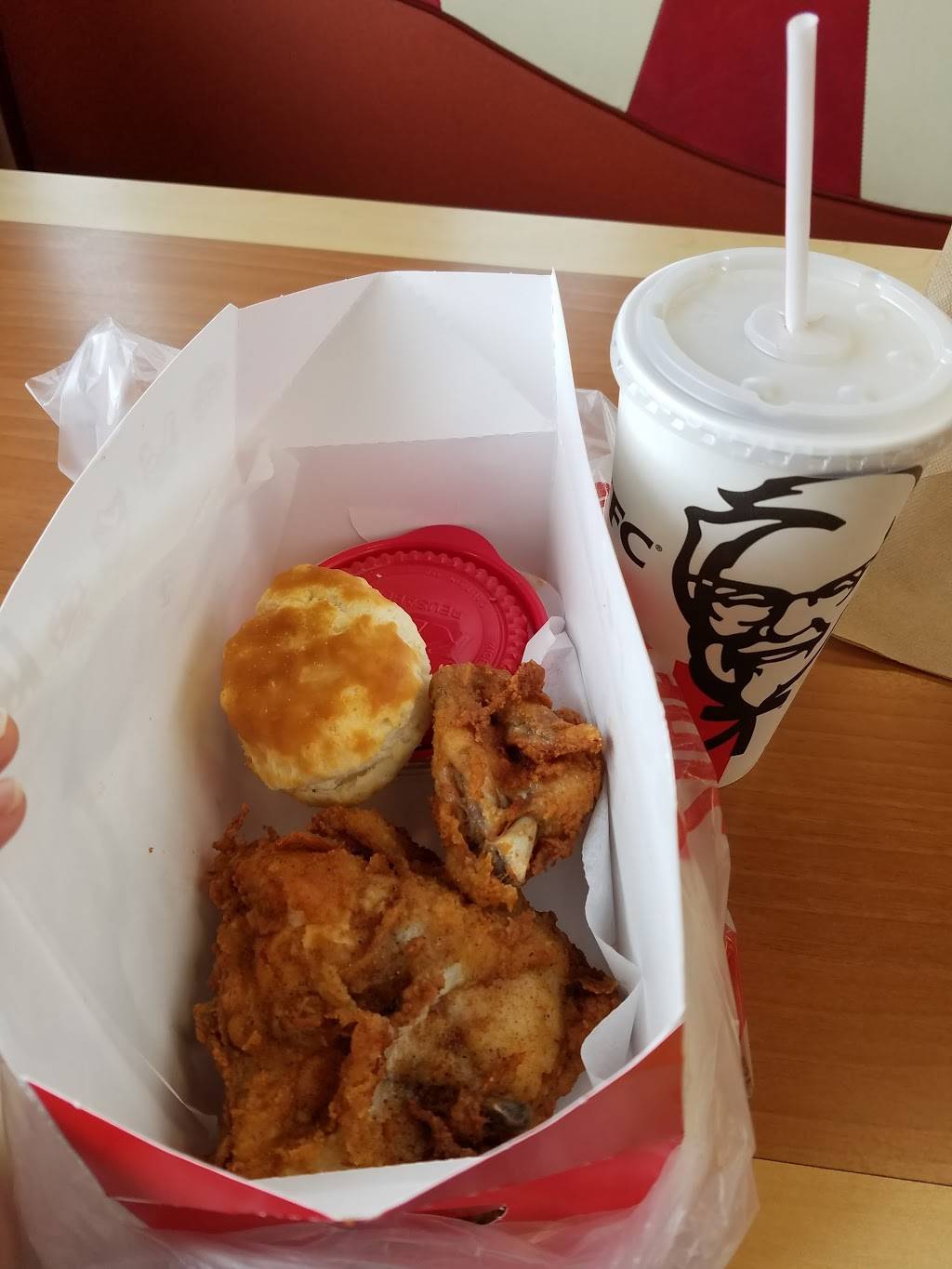 KFC | restaurant | 1560 W 117th St, Lakewood, OH 44107, USA | 2162285350 OR +1 216-228-5350