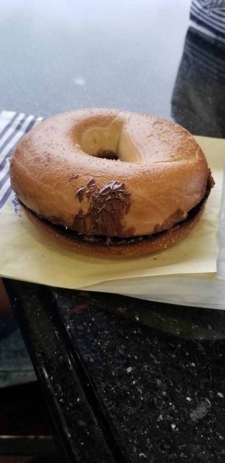 Yum Yum Donuts | bakery | 23342 Lyons Ave, Newhall, CA 91321, USA | 6617993667 OR +1 661-799-3667