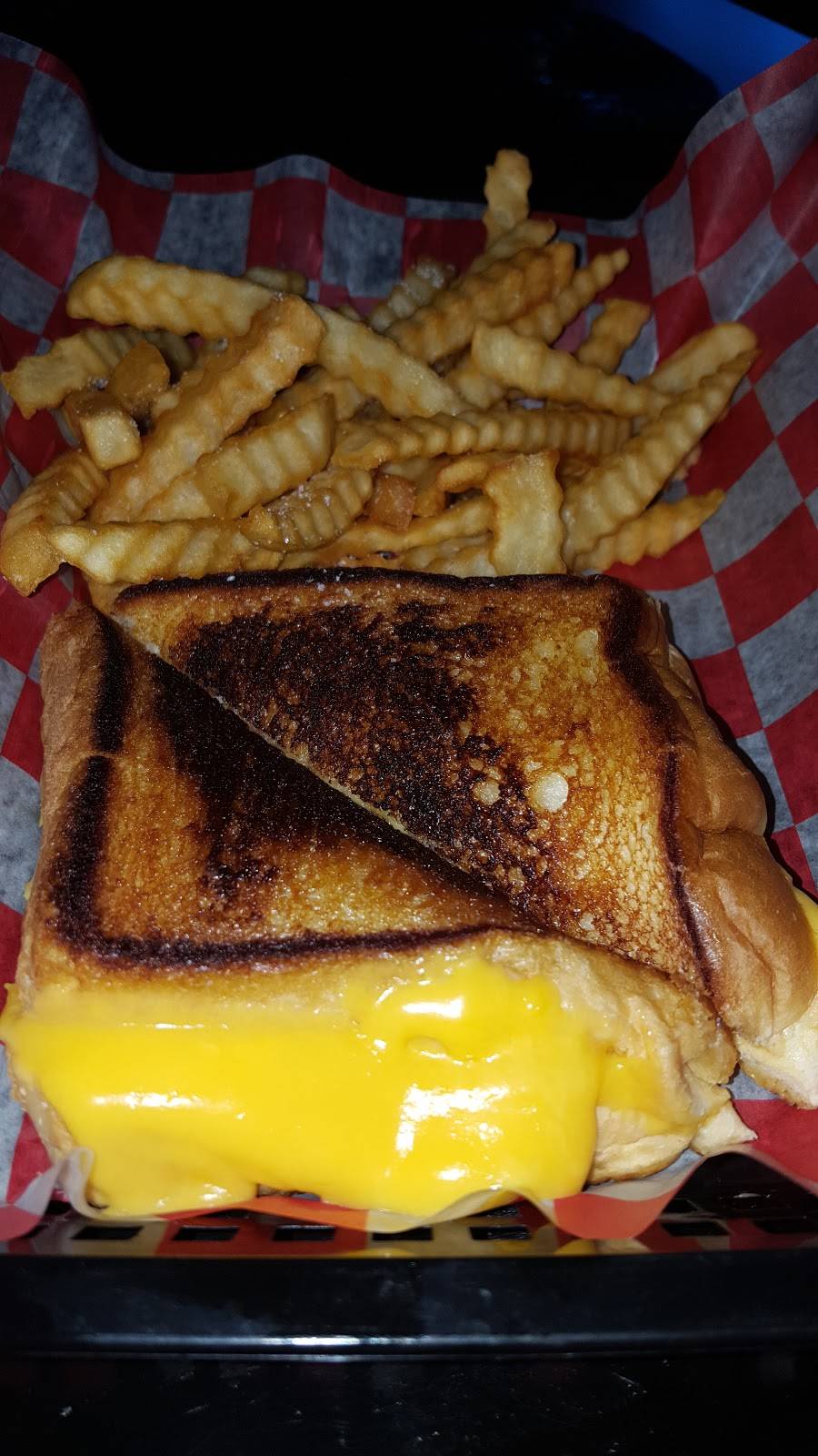 Nic’s Hometown Tavern | restaurant | 180 NJ-36, Keansburg, NJ 07734, USA | 7327692200 OR +1 732-769-2200