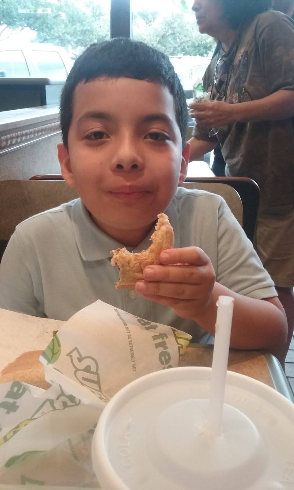 Subway | restaurant | 2009 Yale St, Houston, TX 77008, USA | 7138642003 OR +1 713-864-2003