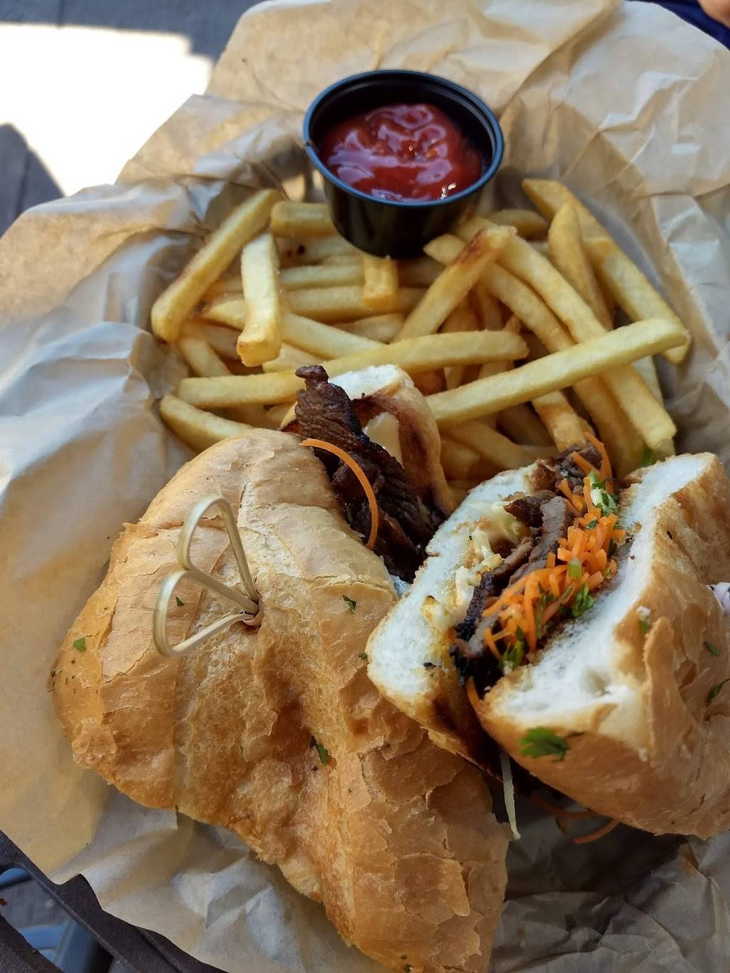 The Shortline | restaurant | 118 Buchanan St, Belvidere, IL 61008, USA | 8155476666 OR +1 815-547-6666