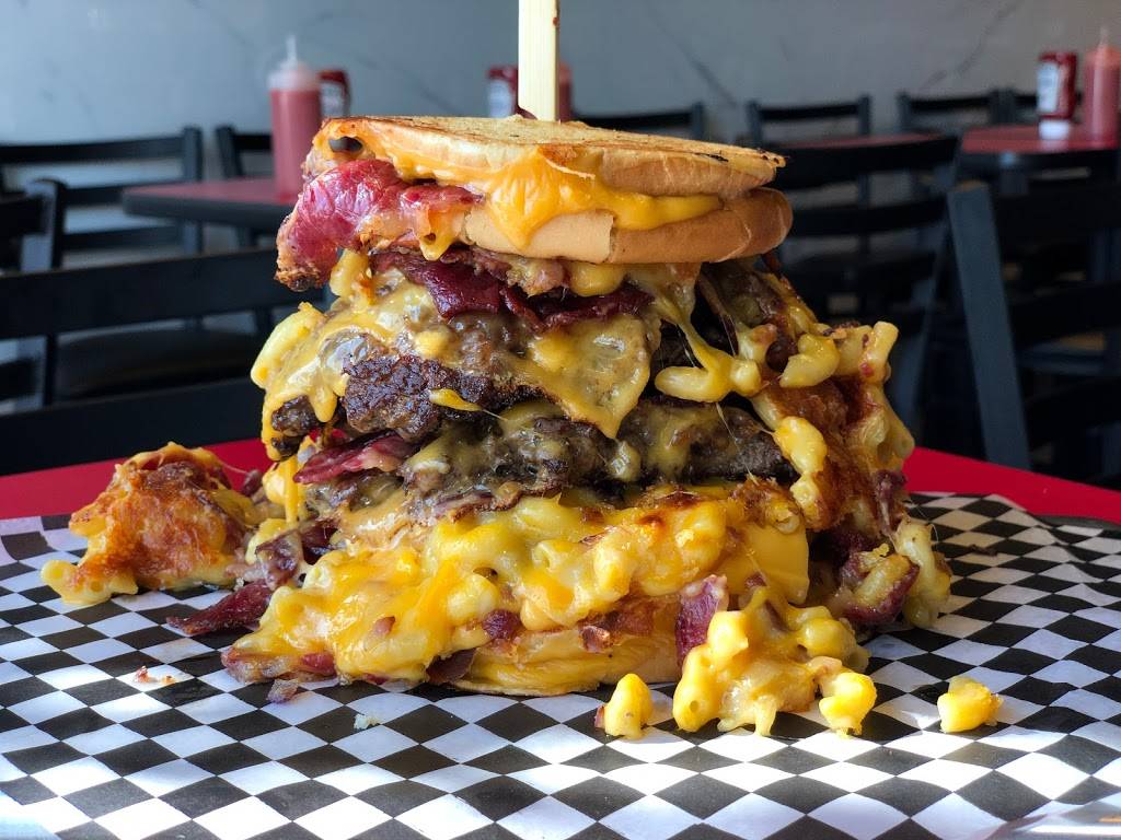 Top Gun Burger | restaurant | 16 Vogell Rd Unit 3, Richmond Hill, ON L4B 3K4, Canada | 9052377777 OR +1 905-237-7777