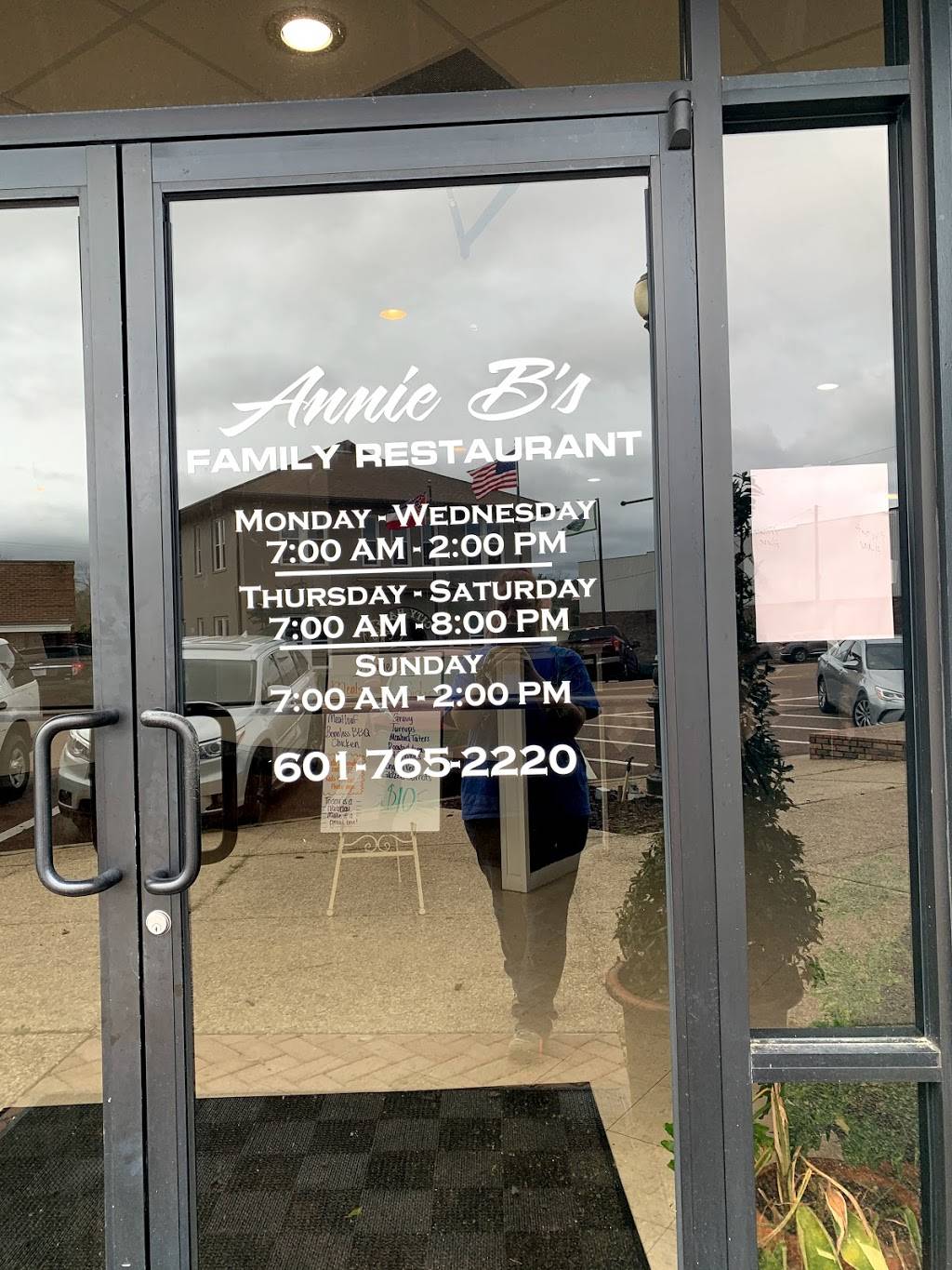 Annie Bs | restaurant | 305 Main St, Collins, MS 39428, USA | 6017652220 OR +1 601-765-2220