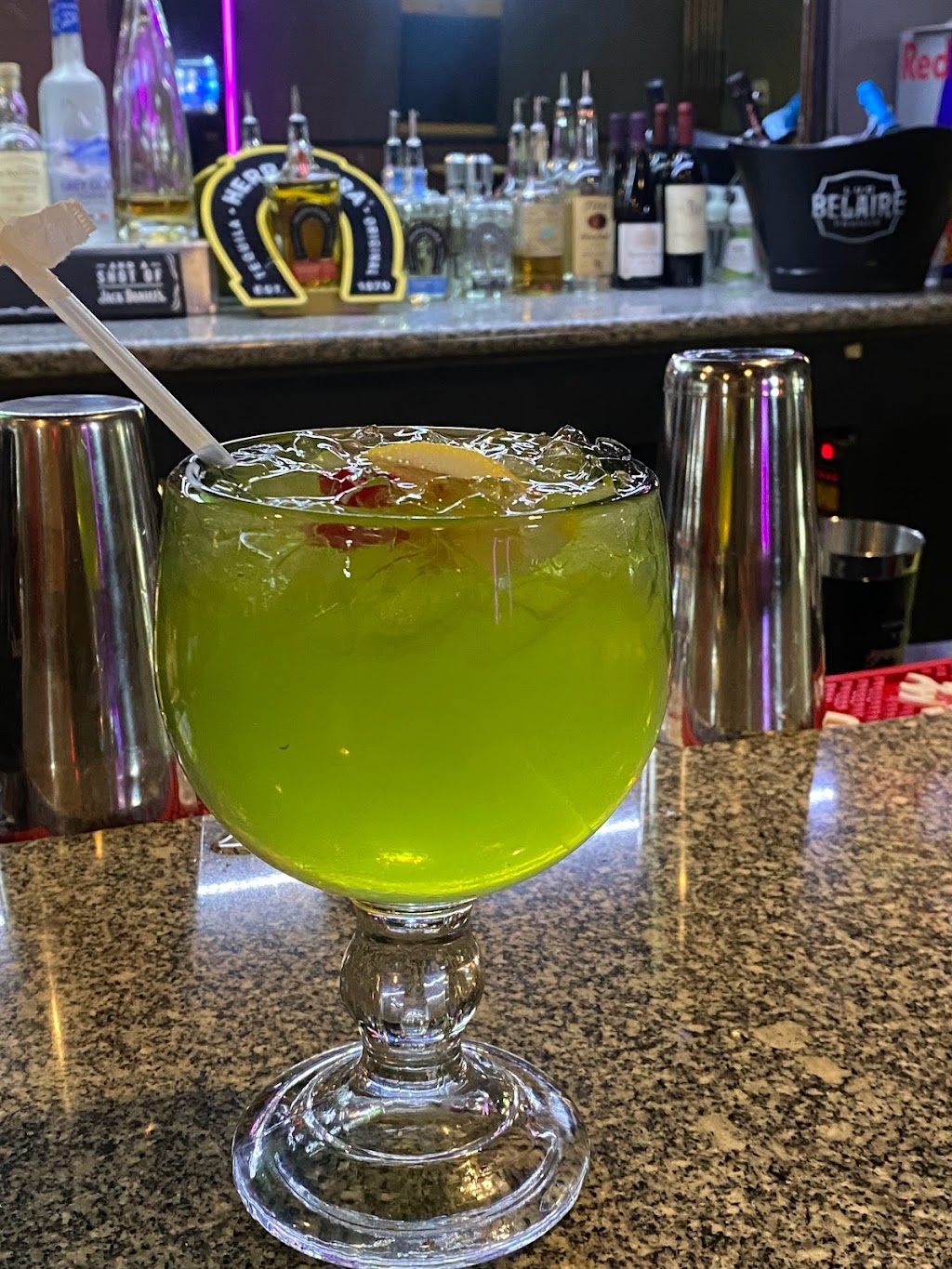 The Bulldog Bar & Grill | restaurant | 16788 Arrow Blvd, Fontana, CA 92335, USA | 9097287223 OR +1 909-728-7223