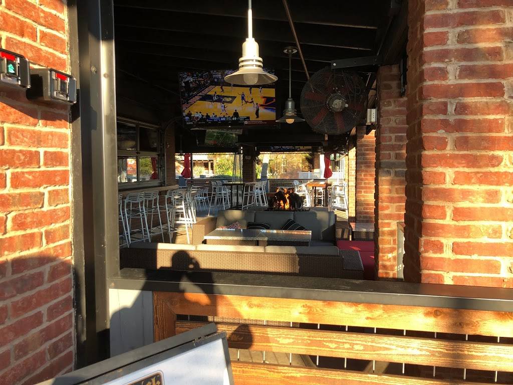 Brick House Tavern + Tap | restaurant | 19740 Southwest Fwy, Sugar Land, TX 77479, USA | 2812392413 OR +1 281-239-2413