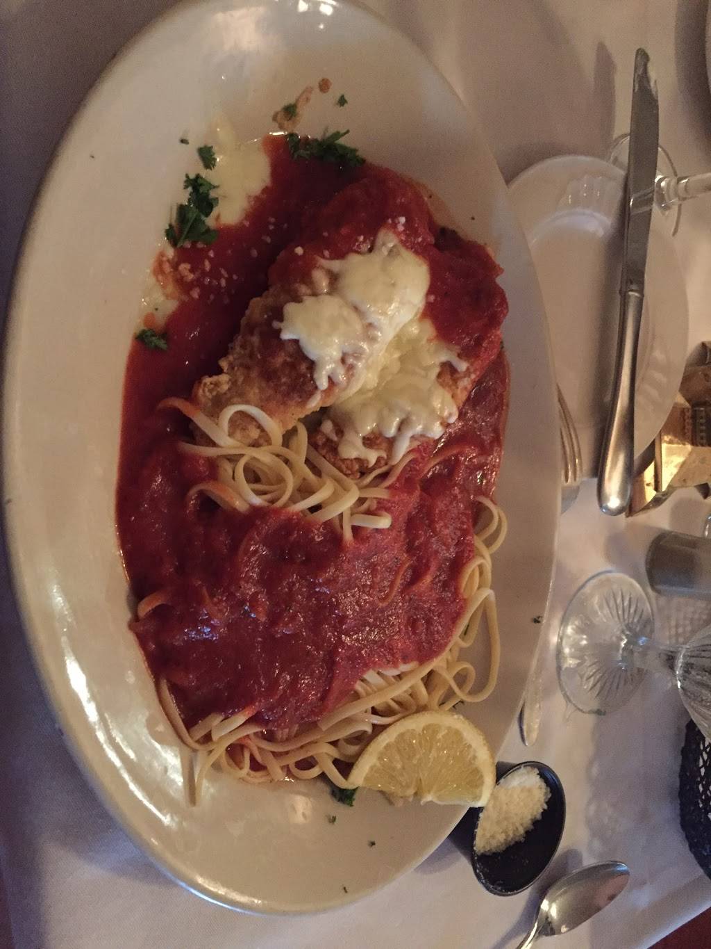 Giulios Greek & Italian Restaurant | restaurant | 105 E Ann St, Valdosta, GA 31601, USA | 2293330929 OR +1 229-333-0929