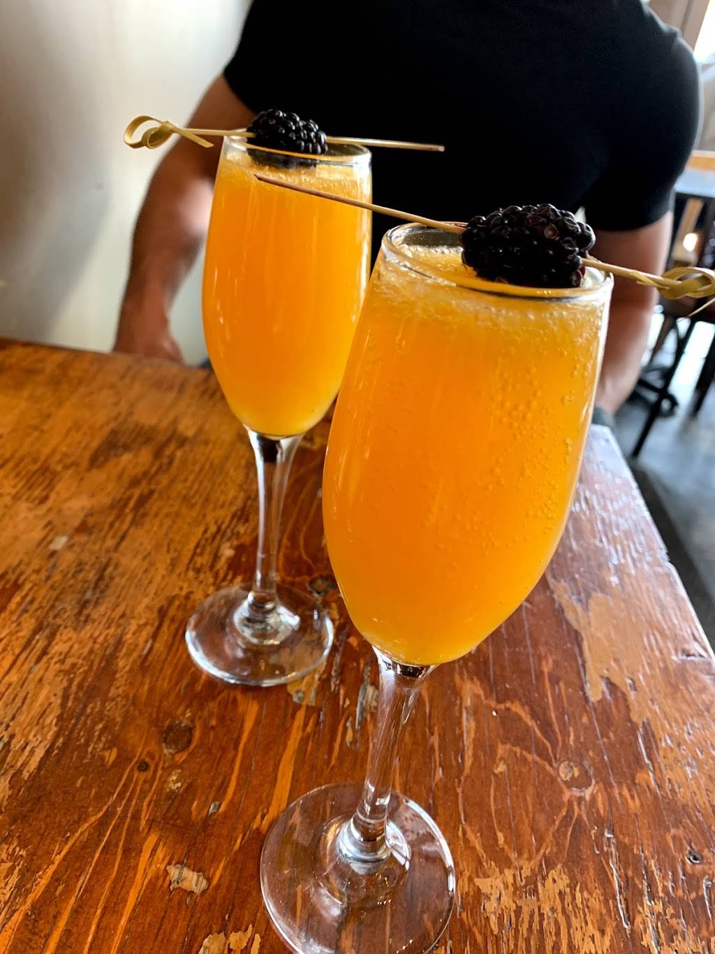 Restaurant Tsak Tsak | restaurant | 280 Rue Beaubien E, Montréal, QC H2S 1R6, Canada | 5142723369 OR +1 514-272-3369