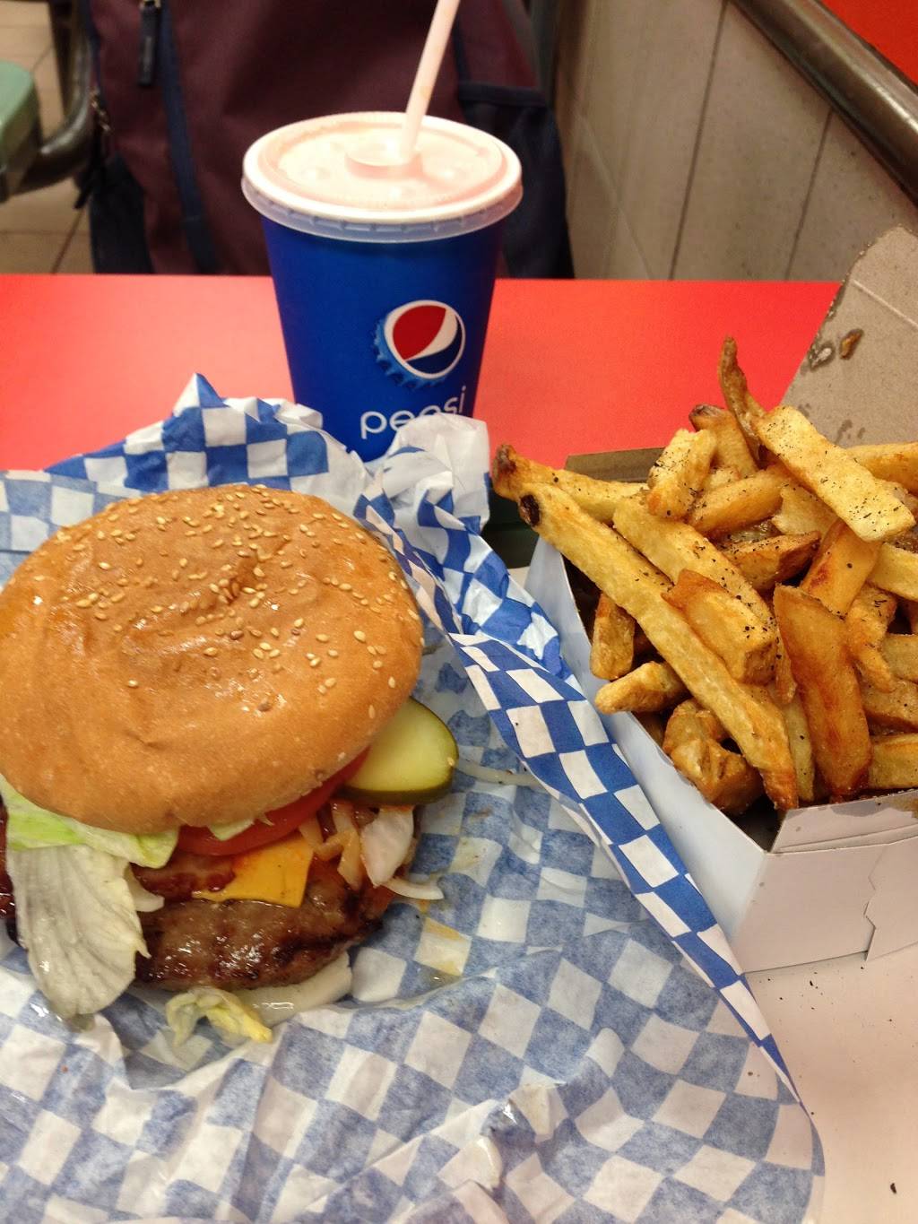 Retro Burger | restaurant | 1684 Danforth Ave, Toronto, ON M4C 1H6, Canada | 6473467771 OR +1 647-346-7771