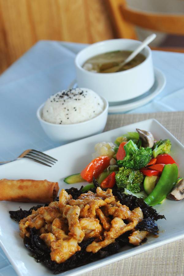 Rice and Noodles | restaurant | 6254 Chemin de la Côte-des-Neiges, Montréal, QC H3S 1N2, Canada | 5147317788 OR +1 514-731-7788