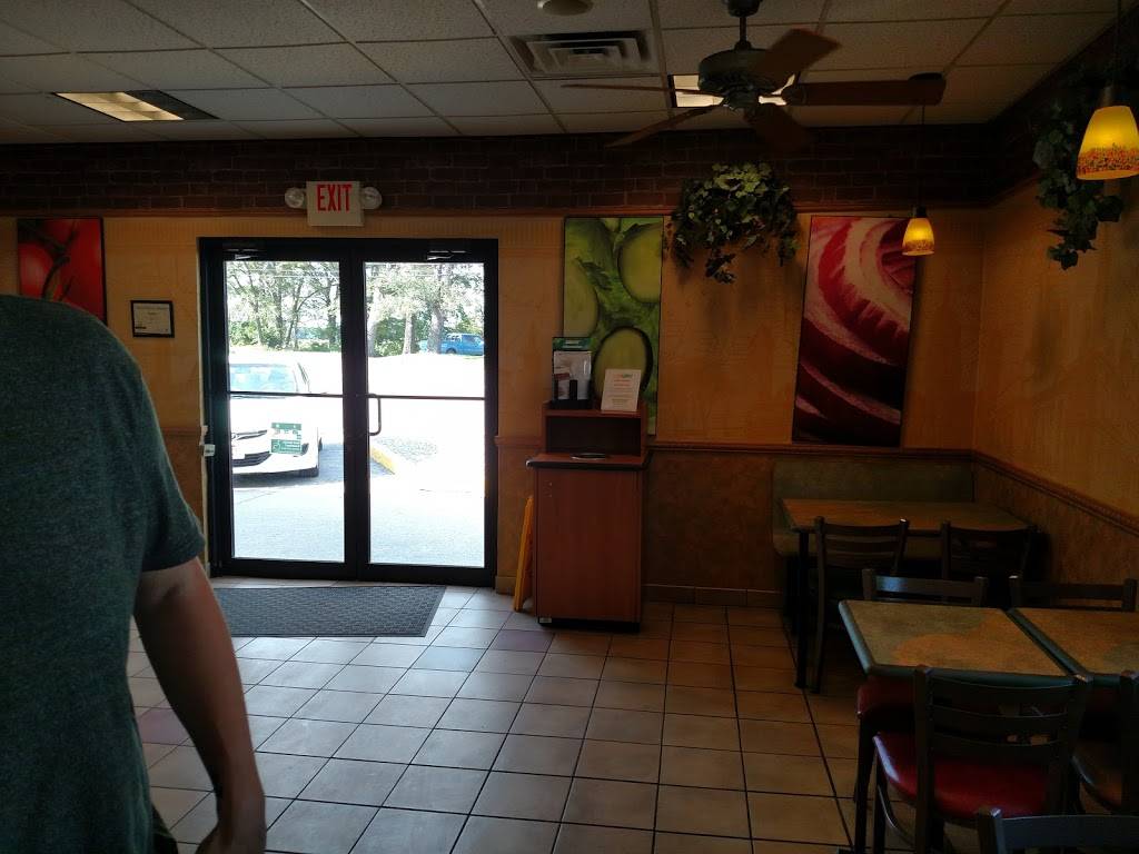 Subway | restaurant | 271 Sandusky St, Monroeville, OH 44847, USA | 4194652500 OR +1 419-465-2500