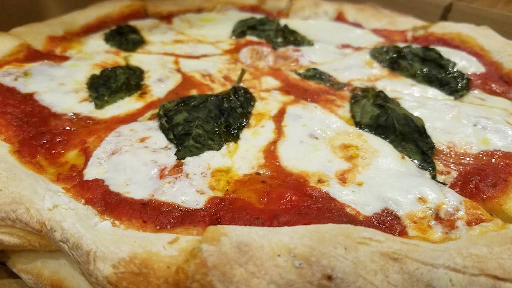 Halftime Pizza | restaurant | 7126 Tezel Rd, San Antonio, TX 78250, USA | 2105212990 OR +1 210-521-2990