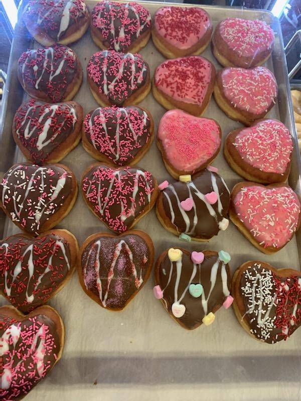 Golden Donuts | bakery | 11051 Hawthorne Blvd, Lennox, CA 90304, USA | 3106745430 OR +1 310-674-5430