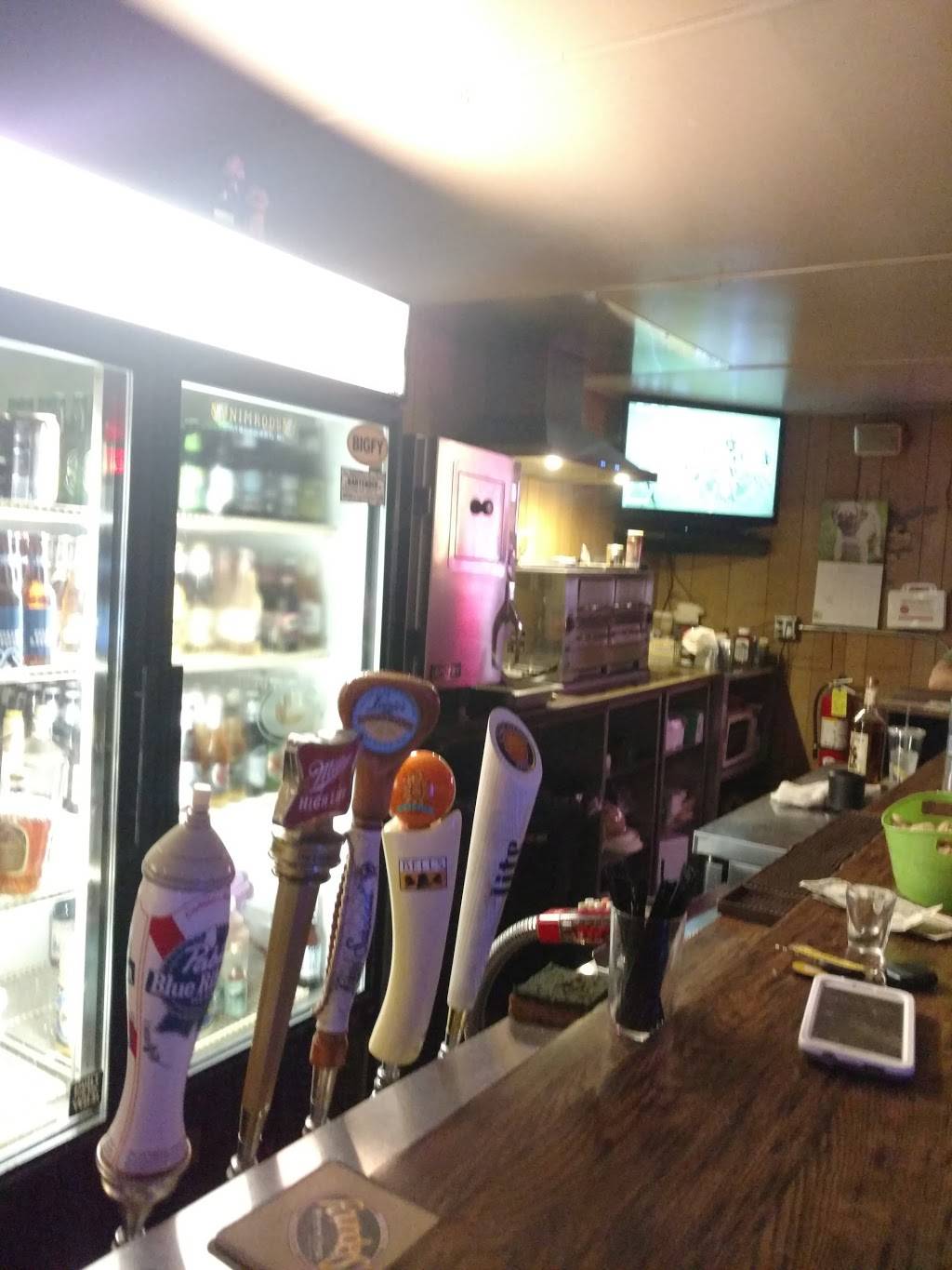 The Hutch | restaurant | 1321 Wisconsin Ave, Grafton, WI 53024, USA | 2623770636 OR +1 262-377-0636