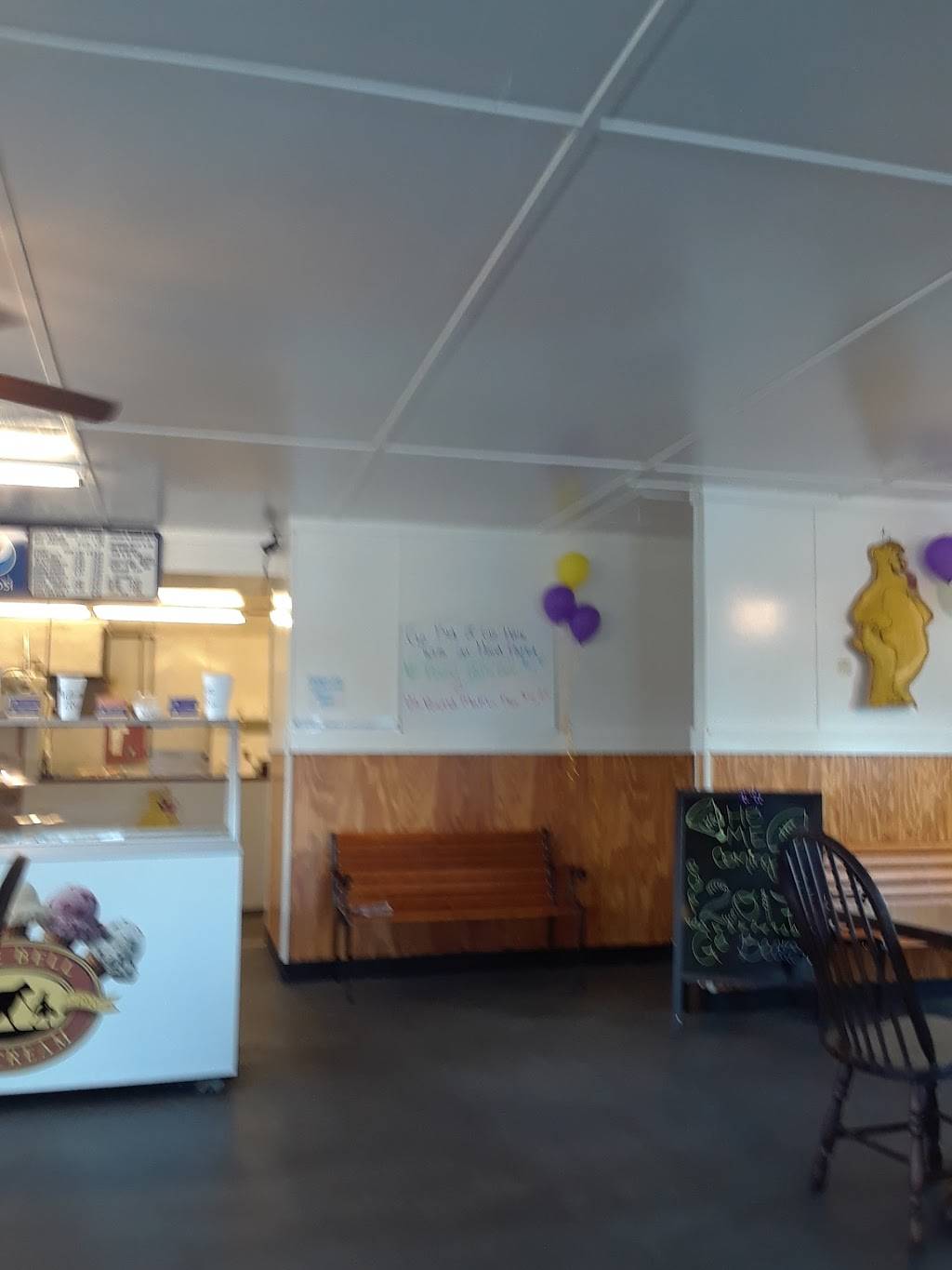 Bear Den | restaurant | 140 George Wallace Park Dr, Lexington, AL 35648, USA | 2562295599 OR +1 256-229-5599