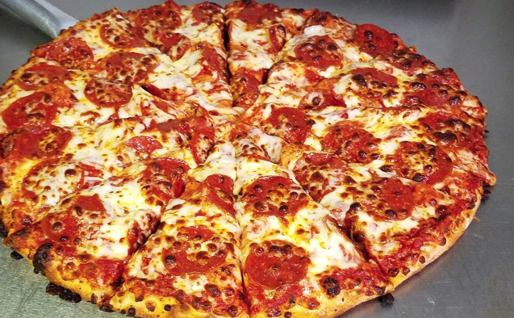 Foxs Pizza Den | restaurant | 4 Traders Alley, Buckhannon, WV 26201, USA | 3044727222 OR +1 304-472-7222