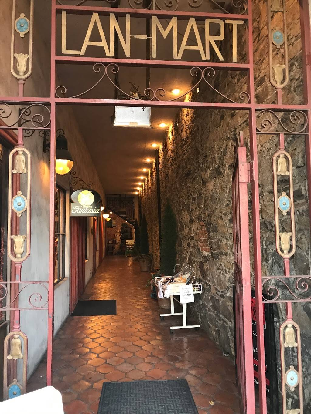 Old Chicago Pizza Restaurant | restaurant | 41 Petaluma Blvd N, Petaluma, CA 94952, USA | 7077633897 OR +1 707-763-3897