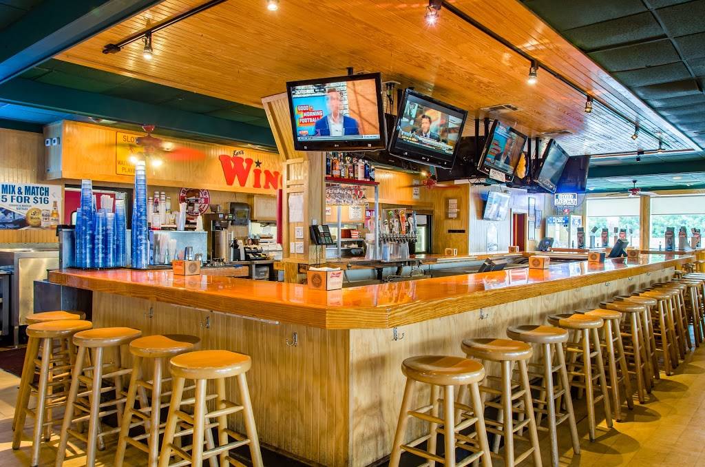 The WingHouse of Tampa | restaurant | 8001 W Hillsborough Ave, Tampa, FL 33615, USA | 8138069464 OR +1 813-806-9464