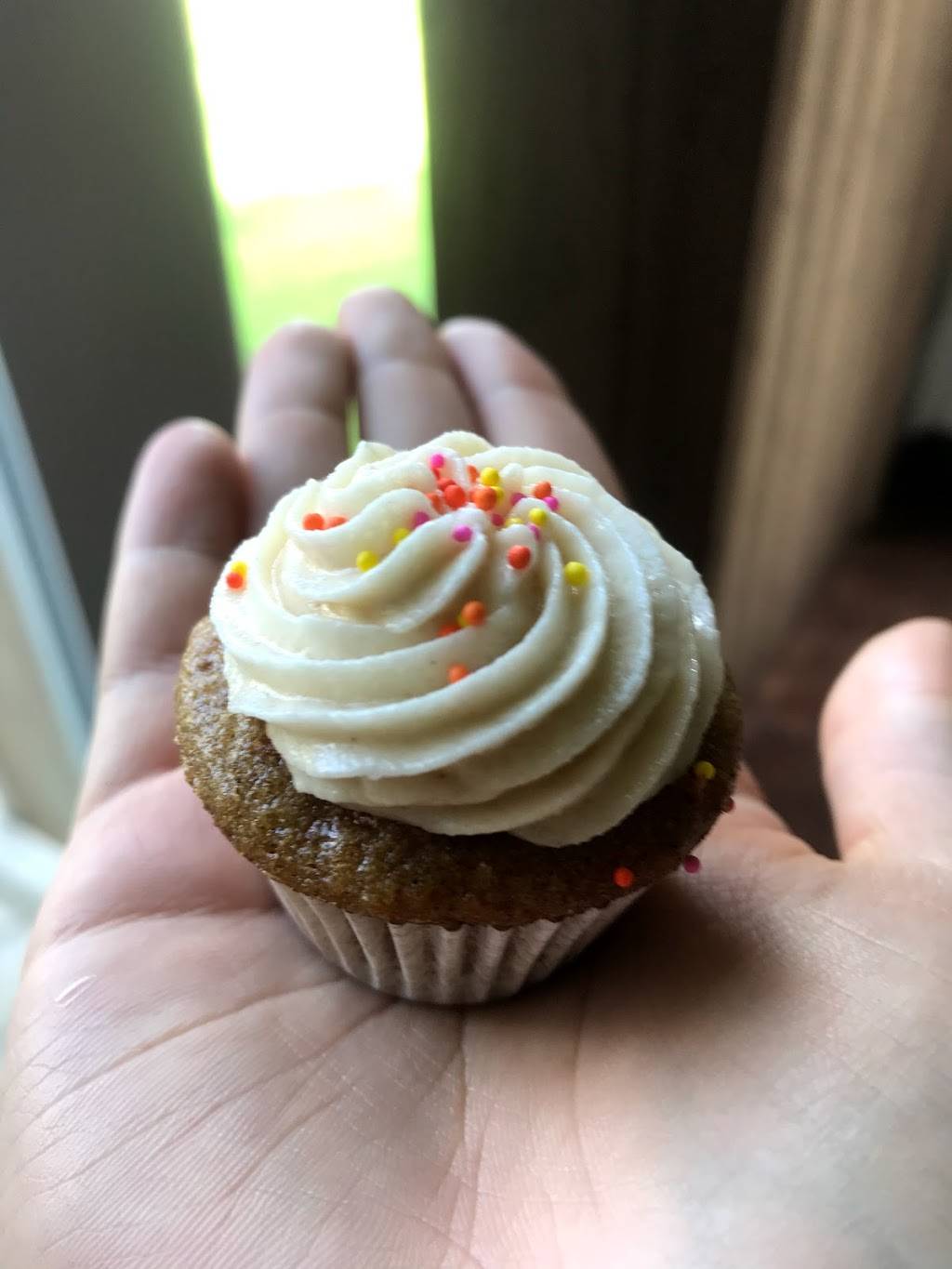 Polinas Cupcakery | restaurant | 13501 Windy Meadow Ln, Silver Spring, MD 20906, USA | 2404827368 OR +1 240-482-7368