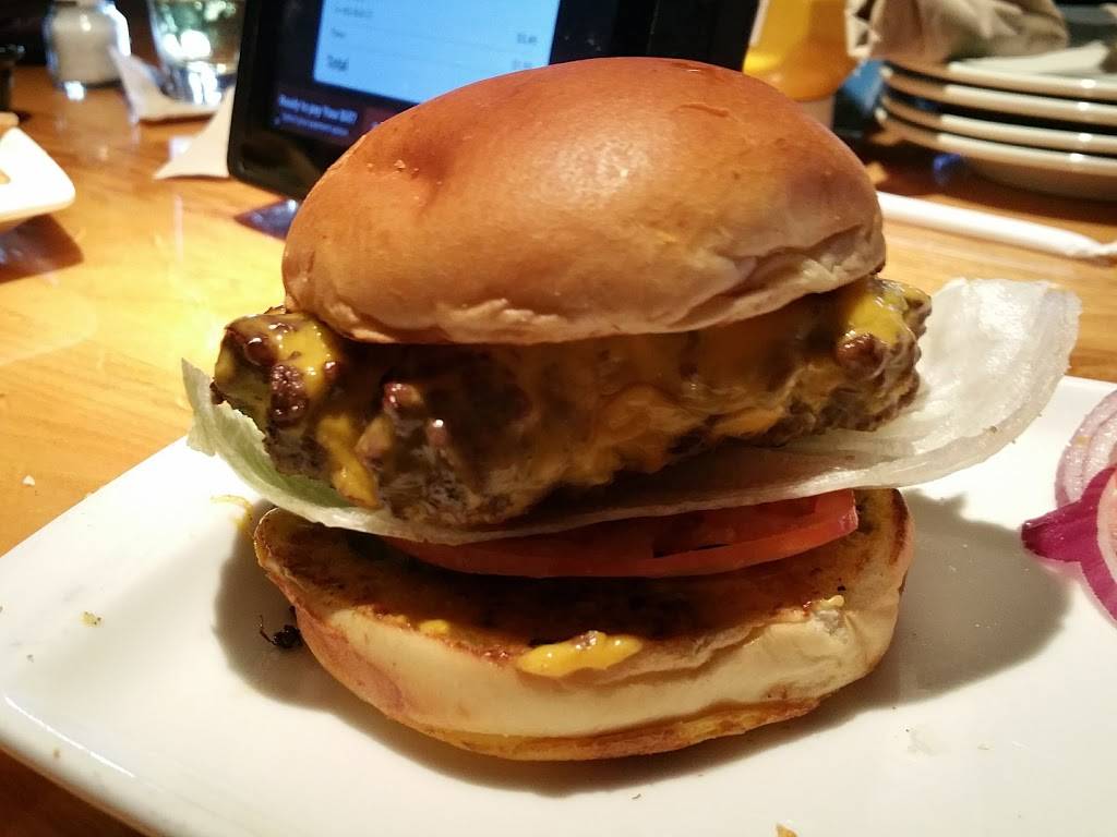 Applebees Grill + Bar | restaurant | 5110 E Bay Dr, Clearwater, FL 33764, USA | 7275396388 OR +1 727-539-6388