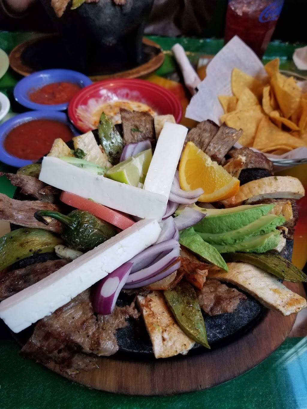 Luna Mexican Seafood Bar & Grill | restaurant | 3606 N Elm St M, Greensboro, NC 27455, USA | 3362869040 OR +1 336-286-9040