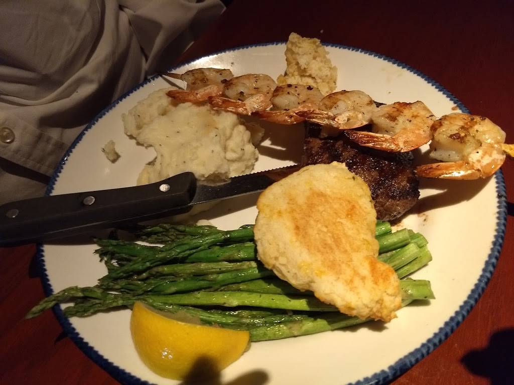 Red Lobster | restaurant | 223 W McGalliard Rd, Muncie, IN 47303, USA | 7652886768 OR +1 765-288-6768