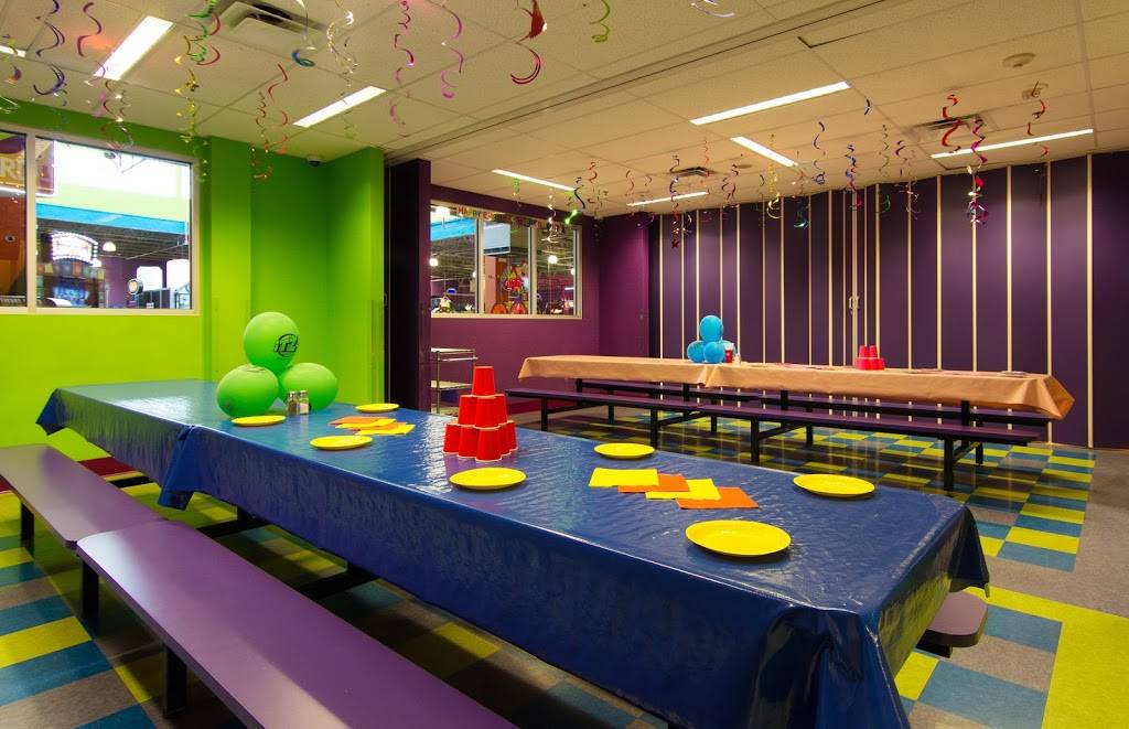 iTZ Family, Food, & Fun - Colorado Springs | restaurant | 3035 New Center Point, Colorado Springs, CO 80922, USA | 8172833700 OR +1 817-283-3700