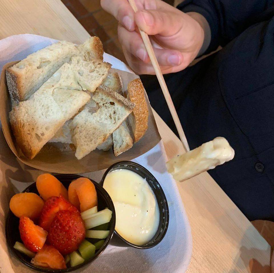 Cheese to Share natural foods | restaurant | 100 E 4th Ave, Mt Dora, FL 32757, USA | 4072763234 OR +1 407-276-3234