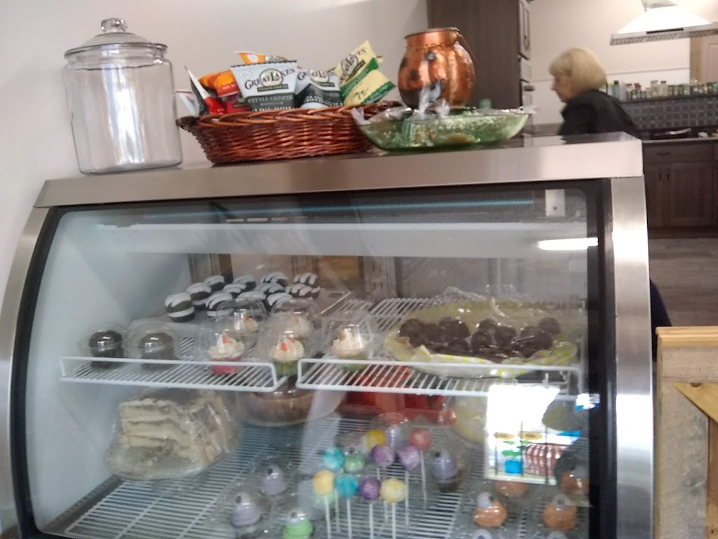 Pure Michigan Country Market | restaurant | 1133 10th Ave, Port Huron, MI 48060, USA | 8109567997 OR +1 810-956-7997