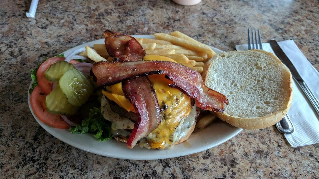 Brunos Family Restaurant & Bar | restaurant | 204 Center St E, Eatonville, WA 98328, USA | 3608327866 OR +1 360-832-7866