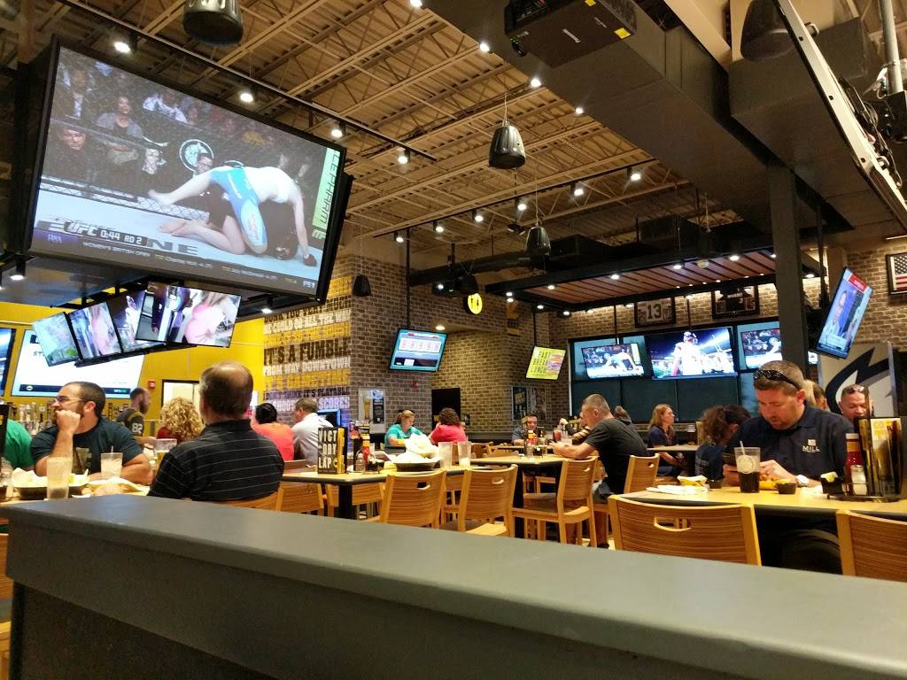 Buffalo Wild Wings | restaurant | 6819 S Semoran Blvd, Orlando, FL 32822, USA | 4078520910 OR +1 407-852-0910