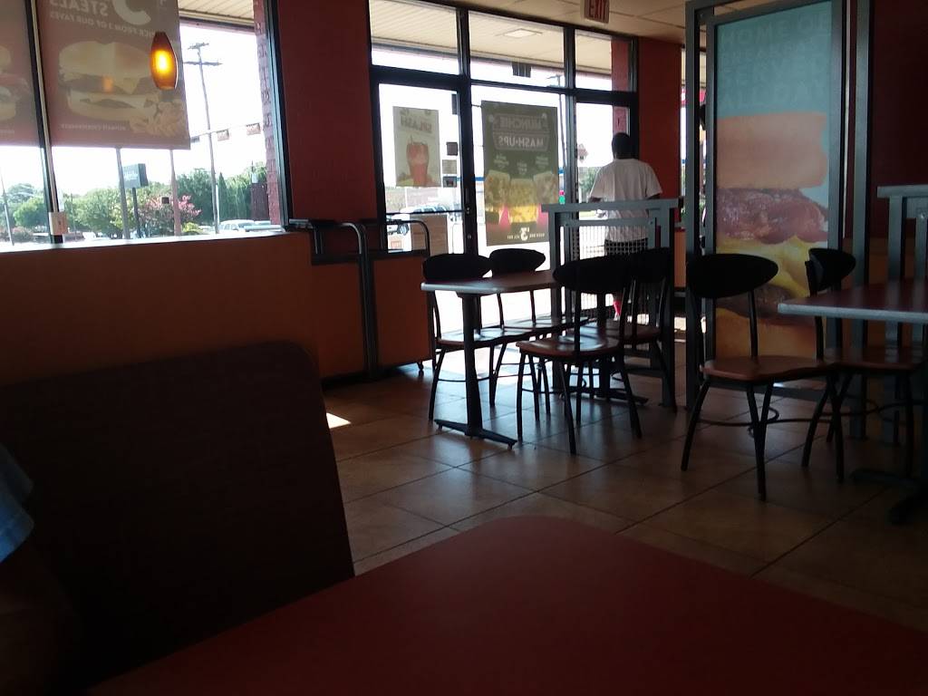 Jack in the Box | restaurant | 901 N Hampton Rd, DeSoto, TX 75115, USA | 9722234444 OR +1 972-223-4444