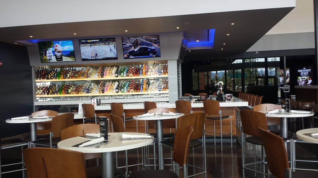 Studio Movie Grill | night club | 1555 Simi Town Center Way, Simi Valley, CA 93065, USA | 8054227100 OR +1 805-422-7100