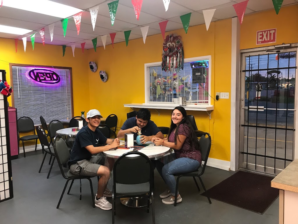 Rusas Mexico | restaurant | 101 E Ave K, San Angelo, TX 76903, USA | 3252272268 OR +1 325-227-2268