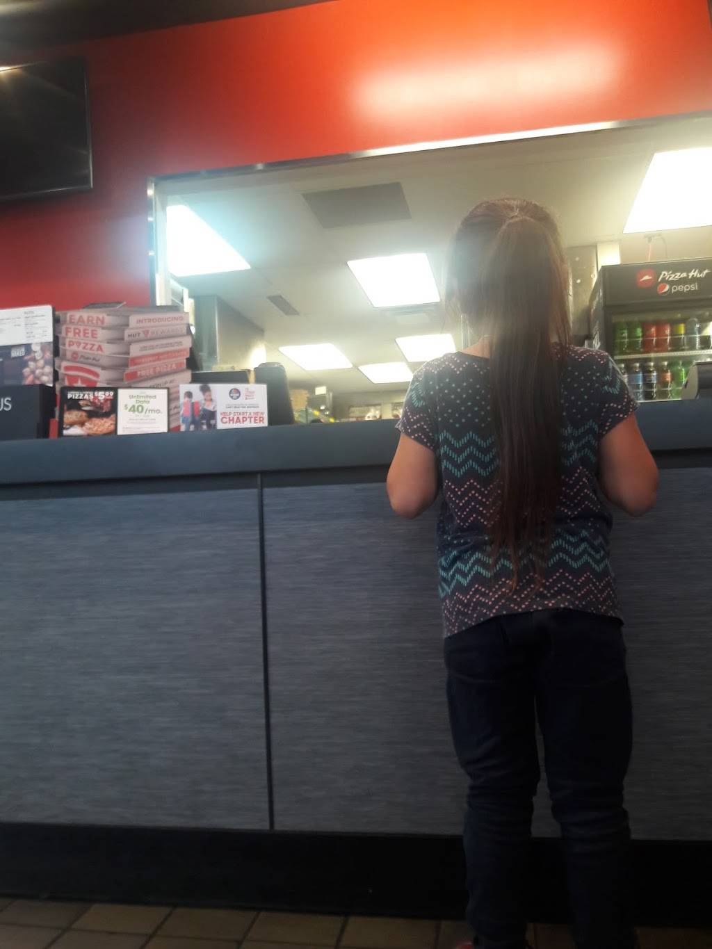 Pizza Hut | restaurant | 2410 Saviers Rd, Oxnard, CA 93033, USA | 8054874000 OR +1 805-487-4000