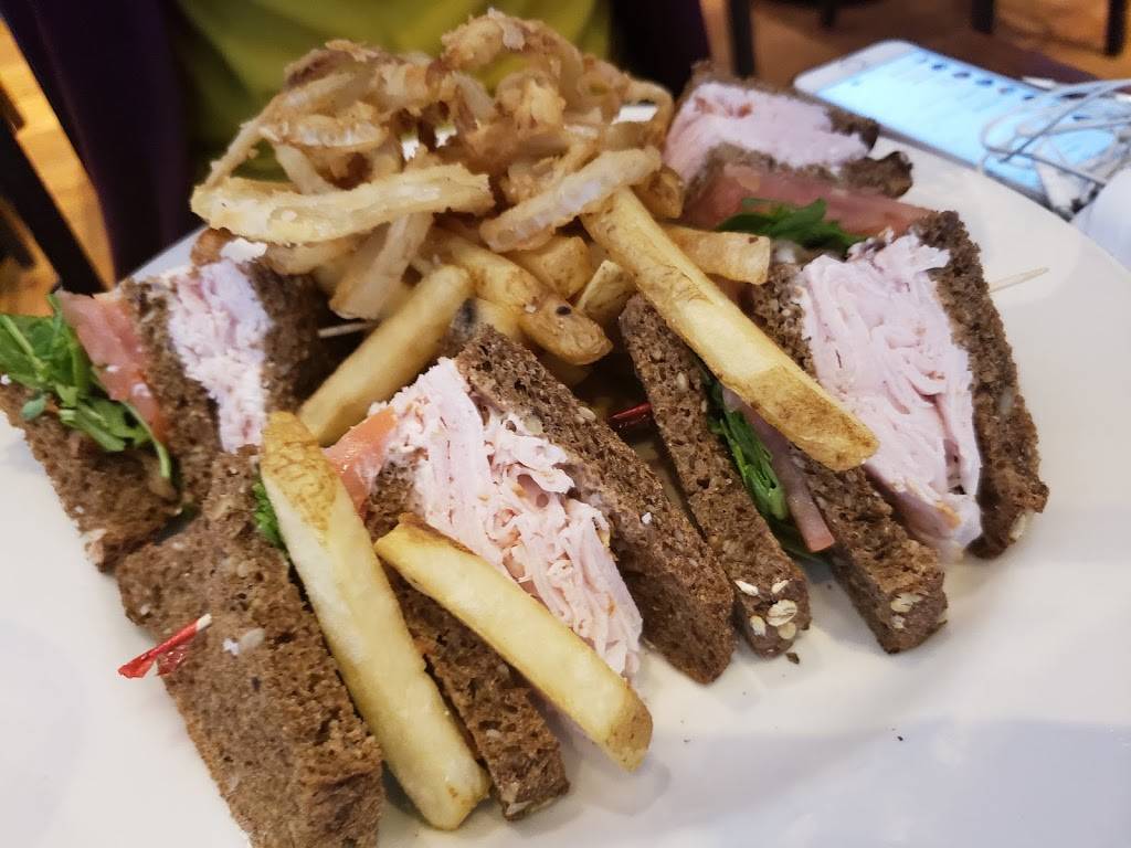 Bobby Vans | restaurant | Terminal 8, Jamaica, NY 11430, USA | 7185532100 OR +1 718-553-2100