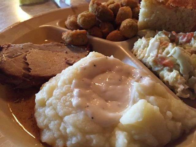 Smoke House Restaurant | restaurant | 906 Red Bud Ln, Fulton, KY 42041, USA | 2704722333 OR +1 270-472-2333