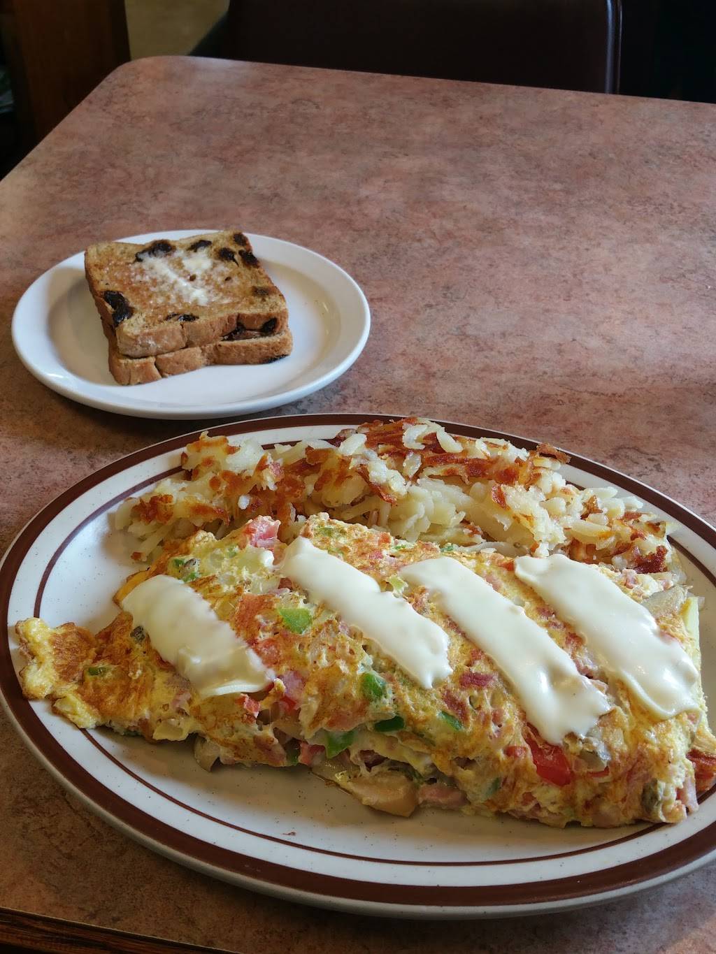 Iron Horse Grill | restaurant | 499 Railroad Ave, Round Lake, IL 60073, USA | 8477409336 OR +1 847-740-9336