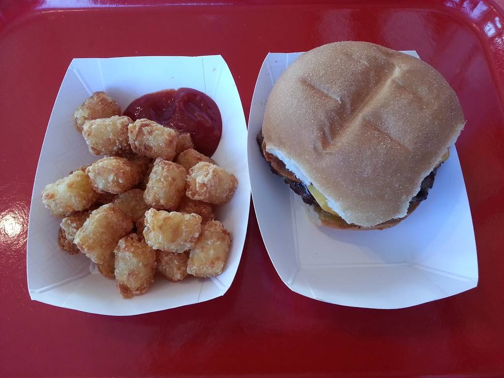 Waynes Drive-In | restaurant | 1331 Covered Bridge Rd, Cedarburg, WI 53012, USA | 2623759999 OR +1 262-375-9999