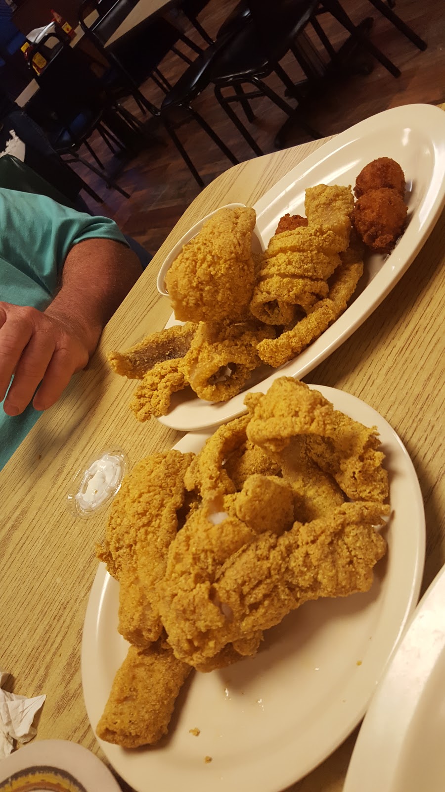 Fish Shack | restaurant | 613 Porter Wagoner Blvd, West Plains, MO 65775, USA | 4172562555 OR +1 417-256-2555