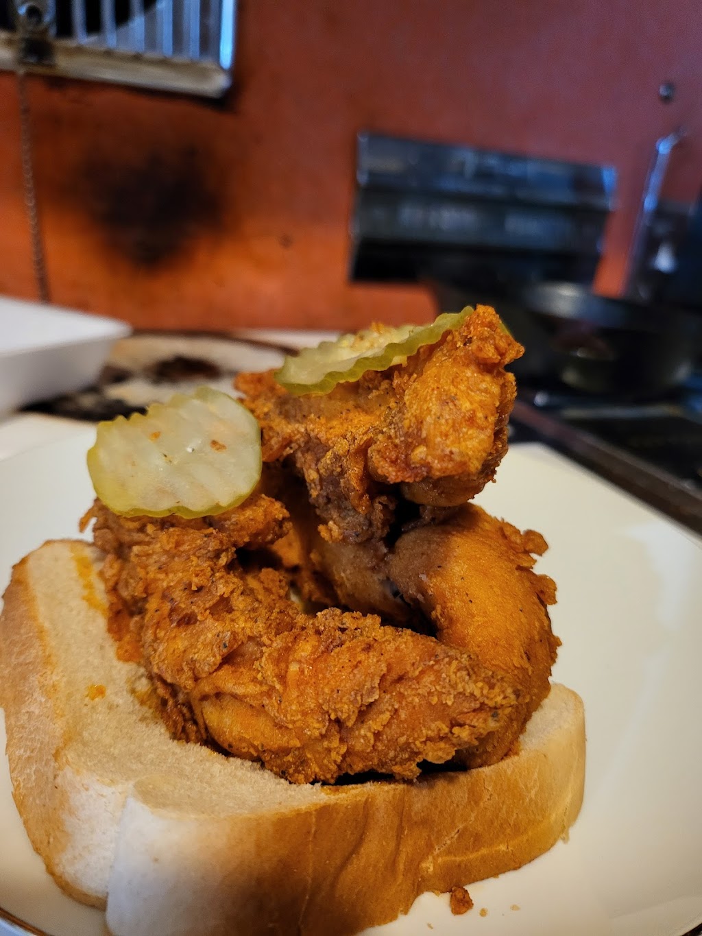 Helen’s hot chicken ft worth | restaurant | 2812 Horne St, Fort Worth, TX 76107, USA | 6822555405 OR +1 682-255-5405