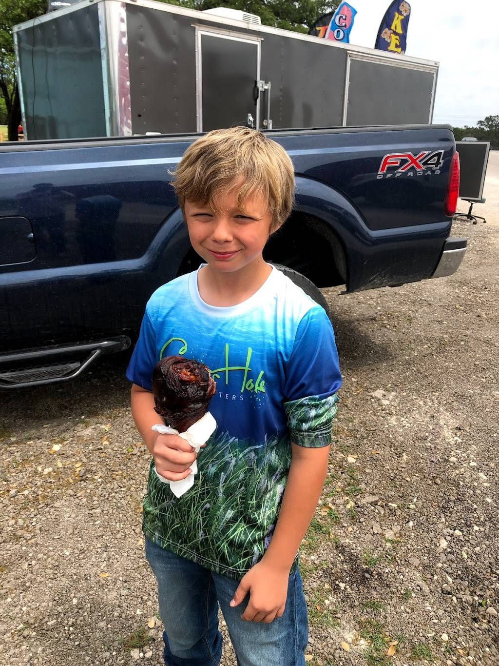 Five Mile Food Truck Park | restaurant | 6150 TX-16, Pipe Creek, TX 78063, USA | 8307967456 OR +1 830-796-7456