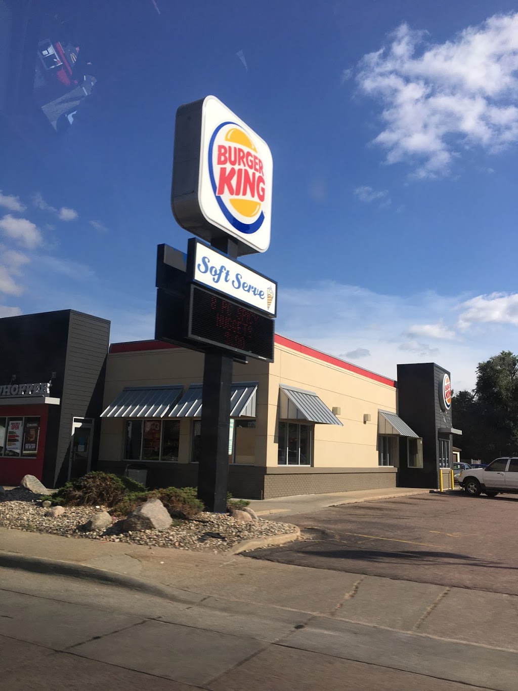 Burger King | restaurant | 2507 W 12th St, Sioux Falls, SD 57104, USA | 6053325086 OR +1 605-332-5086