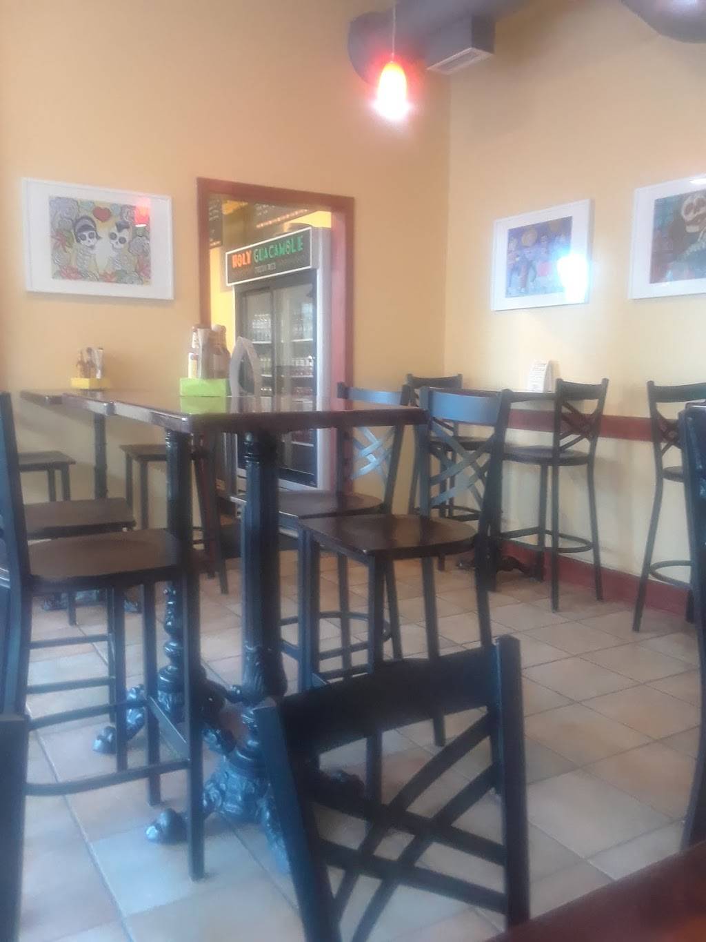 Holy Guacamole Fresh Mex | restaurant | 14 Duke St E, Kitchener, ON N2H 2L7, Canada | 2266473328 OR +1 226-647-3328